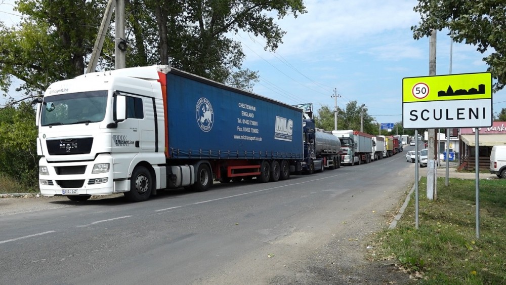 Traficul camioanelor prin punctele de trecere a frontierei de stat va fi fluidizat. Ce a decis Guvernul